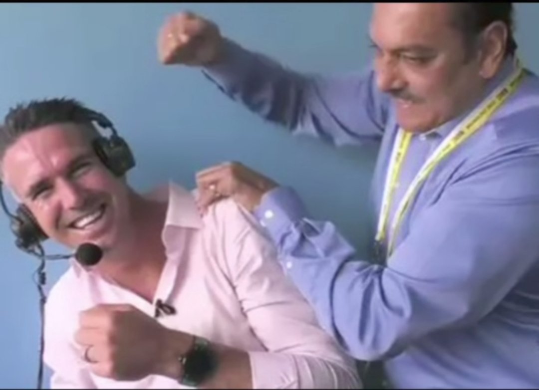 KohliHood's tweet image. Kevin pietersen - Why Jasprit Bumrah is not taking wickets ?
Ravi Shastri - He will start taking wickets when tailenders will come ( laughs )
Ravi Shastri is not holding back 😭