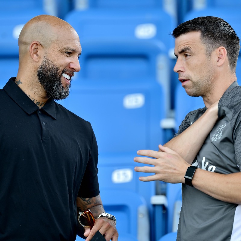 Everton's tweet photo. Old teammates catching up. 🤝