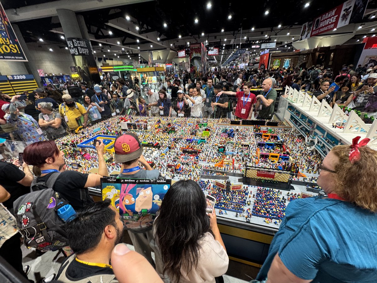 LegalDadHacks's tweet photo. Comic-Con 2025 Preview Night was a blast! LEGO’s booth #2829 stole the show with a massive 200,000-piece San Diego Convention Center replica & 8,000 minifigs. Let’s go day 2 🔥! #SDCC2025 #LEGOCon https://t.co/nHdhATLXwL