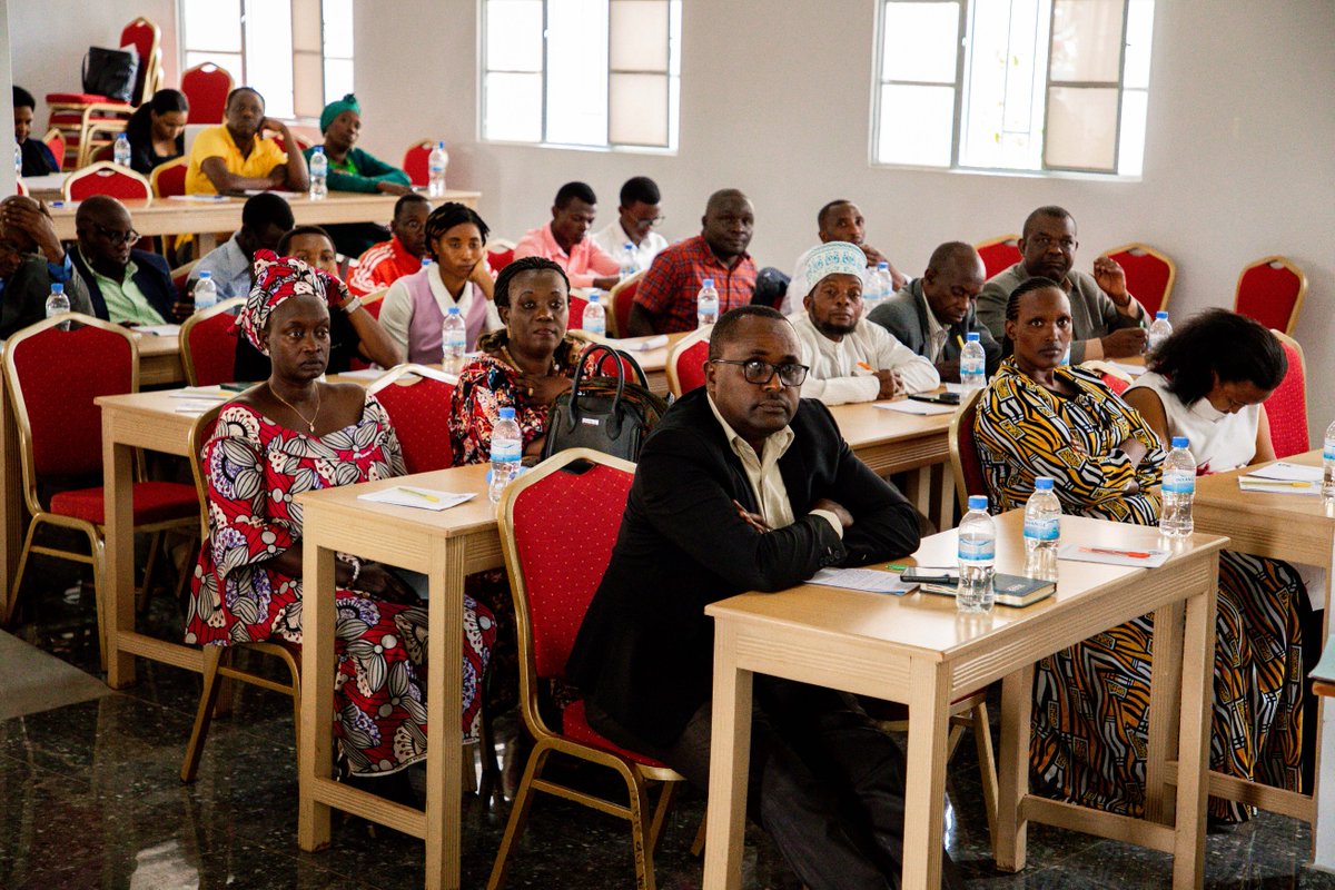 HuyeDistrict's tweet image. Hamwe na @NARwanda, habaye "Trauma-Informed Leadership training", hagamijwe kungurana ubumenyi ku bijyanye n'ihungabana mu muryango Nyarwanda, gukira ibikomere byo mu mutima no gukemura amakimbirane. Amahugurwa yitabiriwe n'abayobozi bahagarariye abandi mu byiciro bitandukanye.