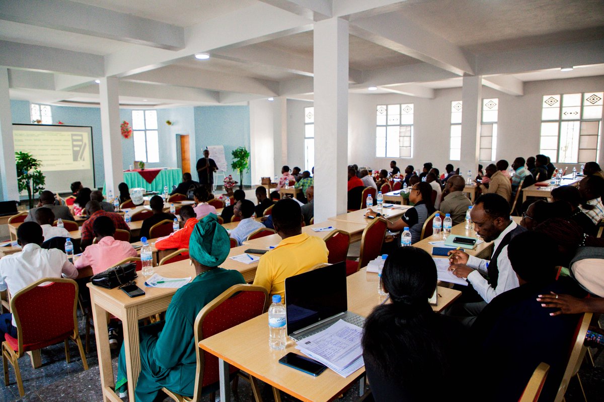 HuyeDistrict's tweet image. Hamwe na @NARwanda, habaye "Trauma-Informed Leadership training", hagamijwe kungurana ubumenyi ku bijyanye n'ihungabana mu muryango Nyarwanda, gukira ibikomere byo mu mutima no gukemura amakimbirane. Amahugurwa yitabiriwe n'abayobozi bahagarariye abandi mu byiciro bitandukanye.