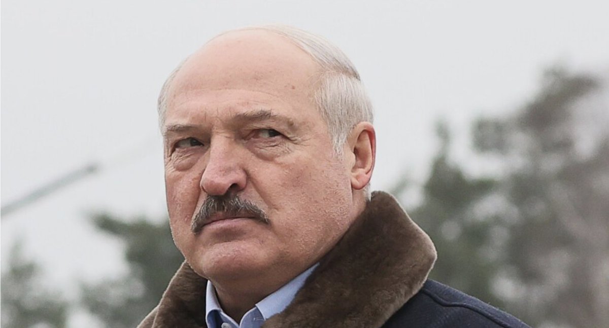 🇪🇪 💥 Estonia has officially banned Lukashenko

The authorities have imposed sanctions against the regime and made them indefinite — Lukashenko has been permanently banned from entering the country.

Along with him, 272 more individuals are on the blacklist — high-ranking