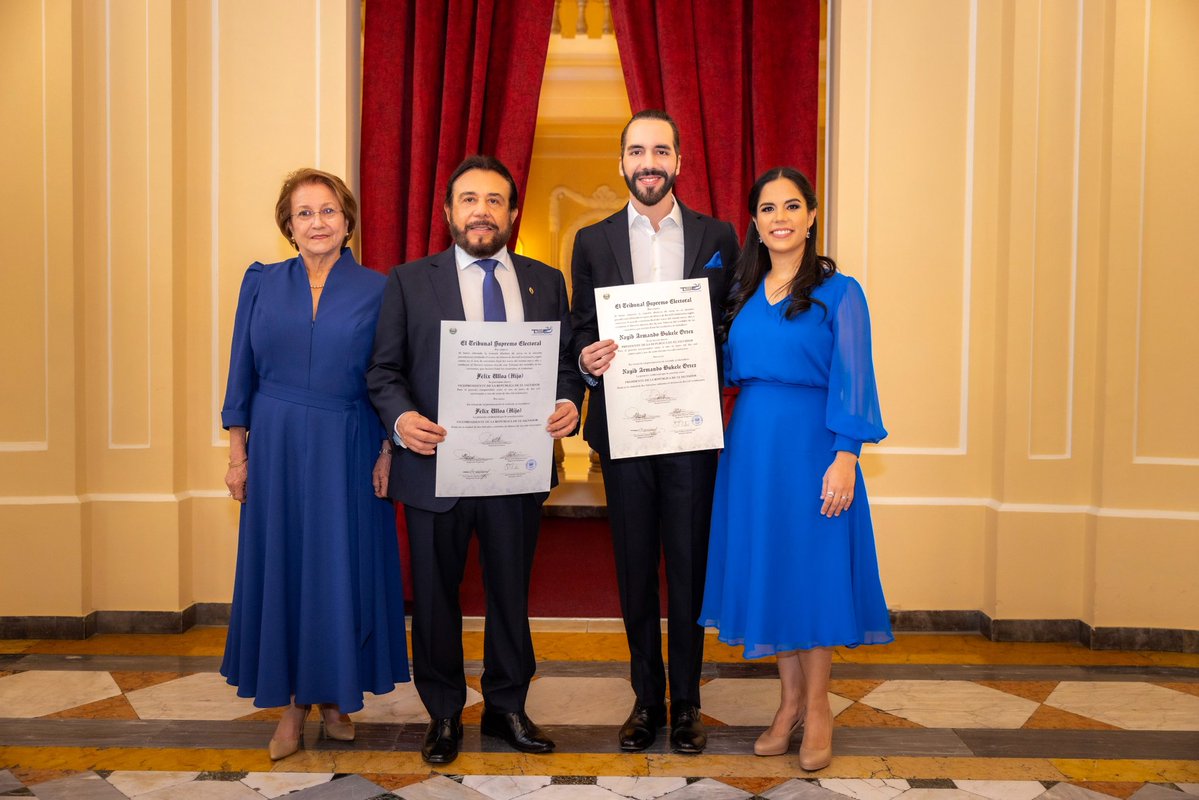 Félix Ulloa (@fulloa51) on Twitter photo Felicidades Presidente <a href="/nayibbukele/">Nayib Bukele</a>. Hoy, Lillian, mi familia y yo, celebranos tu vida.🎉
Que sigas guiando con sabiduría y firmeza el rumbo de nuestra nación. ¡Feliz cumpleaños!🎂 Felicidades Presidente <a href="/nayibbukele/">Nayib Bukele</a>. Hoy, Lillian, mi familia y yo, celebranos tu vida.🎉
Que sigas guiando con sabiduría y firmeza el rumbo de nuestra nación. ¡Feliz cumpleaños!🎂
