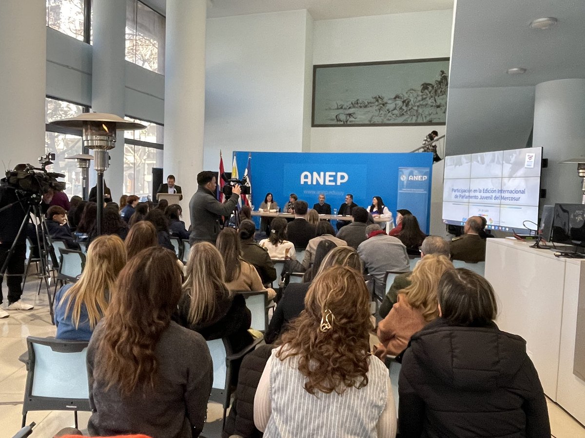 El Parlamento Juvenil del Mercosur se creó en 2009 a instancias del Sector Educativo del Mercosur, como una política orientada a contribuir con la integración regional y promover la ciudadanía, una cultura de paz y el respeto a la democracia, a los DDHH y al medio ambiente.