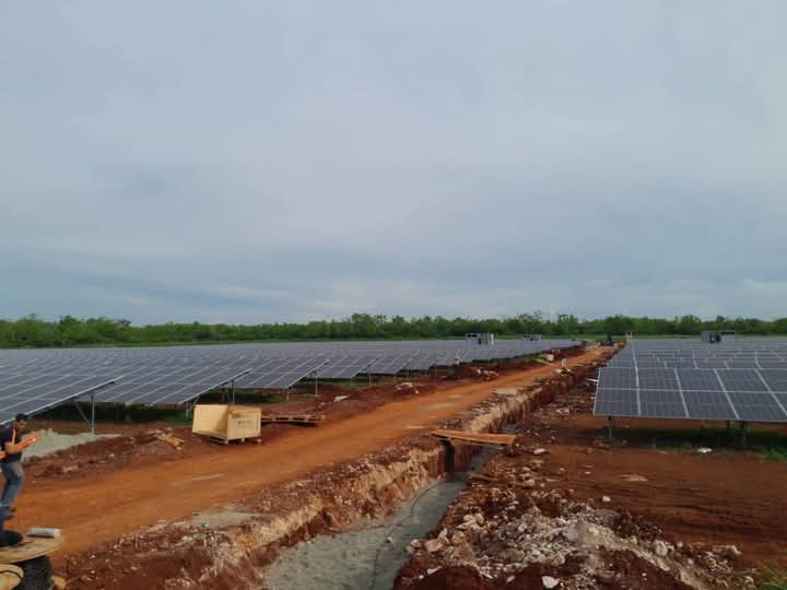 OSDE_UNE's tweet image. ✅| Se ultiman detalles en la construcción del Parque Solar Fotovoltaico La Sabana, en Mayabeque.
✍️ Empresa Eléctrica Mayabeque
#Mayabeque #UNE #loquenosUNEcompromiso #UnidosXCuba