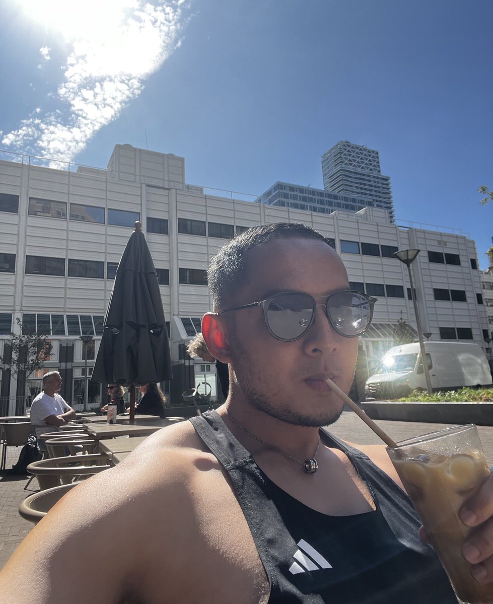 faizalhamssin's tweet image. Here in Den Haag, the sun is shining brightly, and I’m learning the art of doing nothing. ☀️