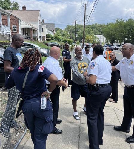 SafeDC's tweet image. It was a successful multiagency taskforce walk in Ward 8 yesterday along the South Capitol Street corridor. Thanks to our partners, including summer interns from @dcfireems, for their work engaging with residents and sharing information on District programs and services.