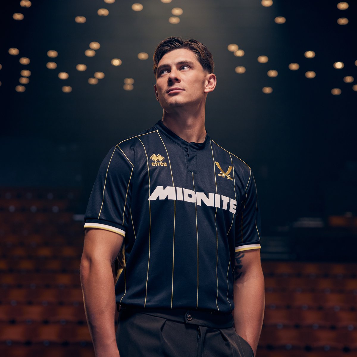 SheffieldUnited's tweet photo. New kit. Same mentality. 🌟⚫️ https://t.co/SXfHREDesb