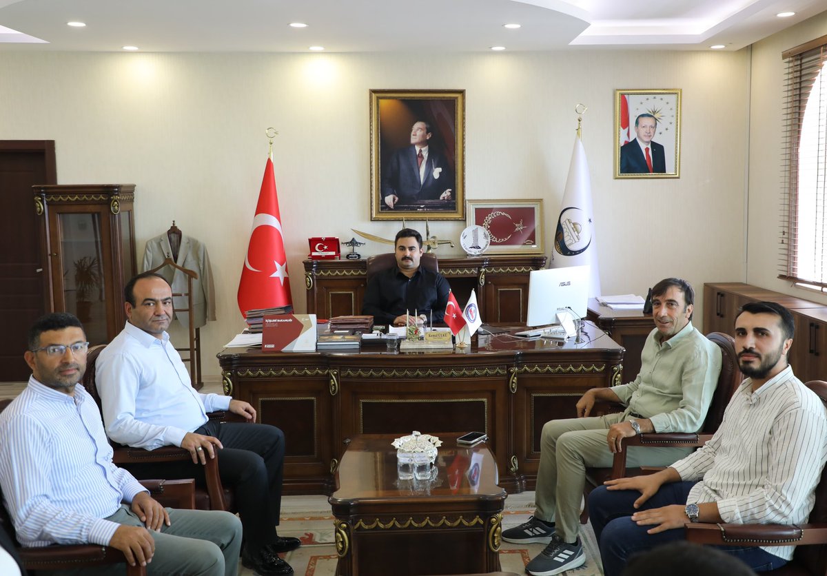 Viranşehir Kaymakamımız Sayın Kemal Ülkü’yü makamında ziyaret ettik.

Nazik kabulleri, misafirperverlikleri ve şehrin geleceğine dair ortaya koydukları vizyon için teşekkür ediyoruz.
Ziyaret kapsamında; bölgenin sosyal, kültürel ve kalkınma odaklı projeleri hakkında istişarelerde