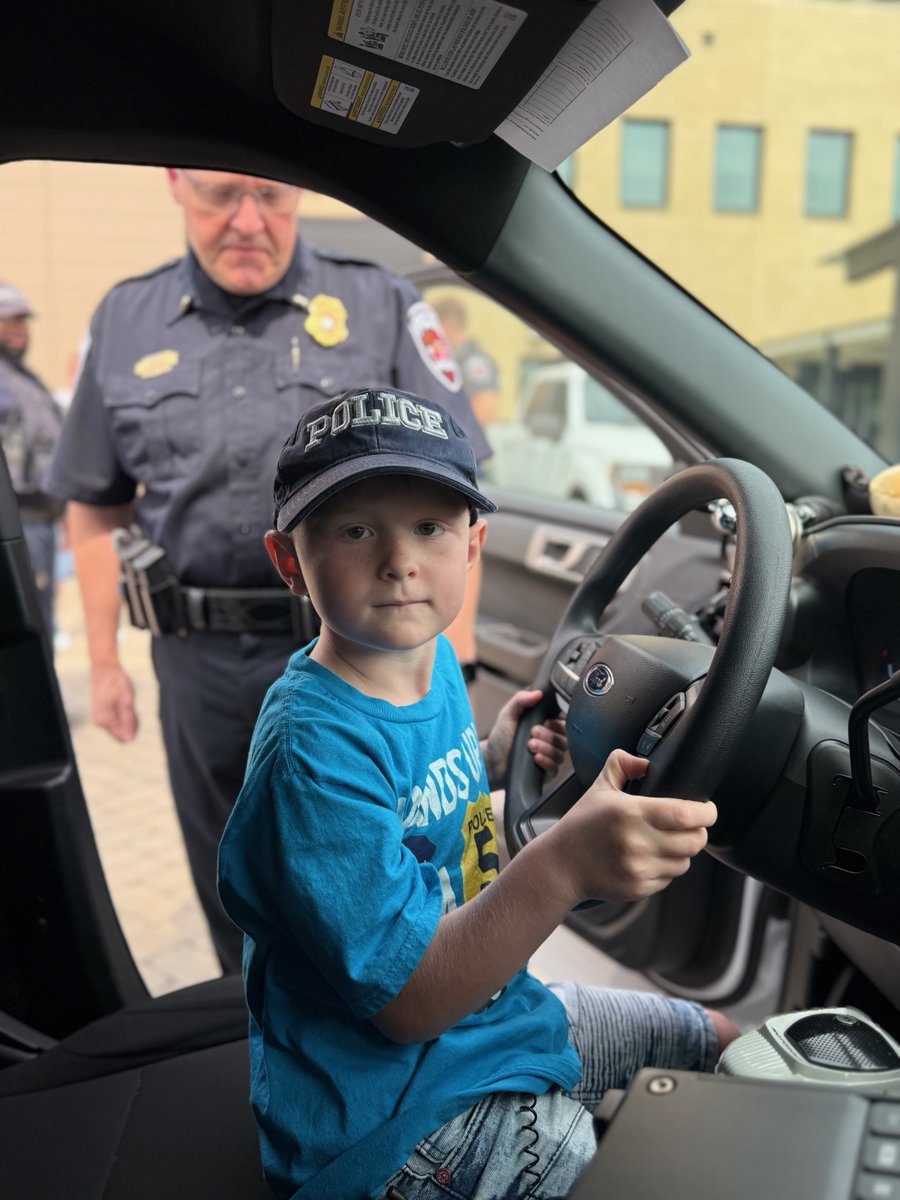 HANDS UP! I'M 5. 
Little Easton J. spent his 5th birthday at MPD last month and brought donuts and cupcakes to officers.  His little brother also tagged along.  Thanks Easton and Happy Birthday once again.