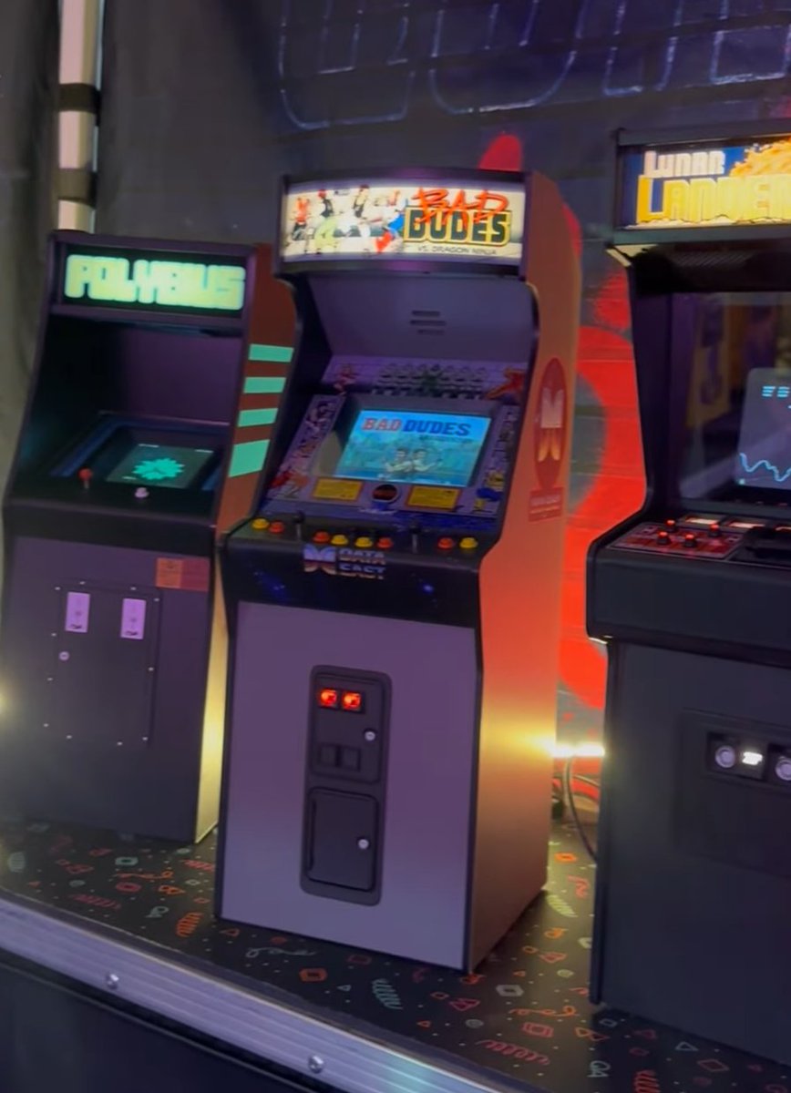 Quarter_Arcades's tweet image. A Thursday Throwback to May this year when we showcased our full range of 1/4 scale arcade cabs at @PAX East! Did you get to see them in person? 👀
Full video➡️ youtube.com/shorts/wYWz2iA… #TBT
