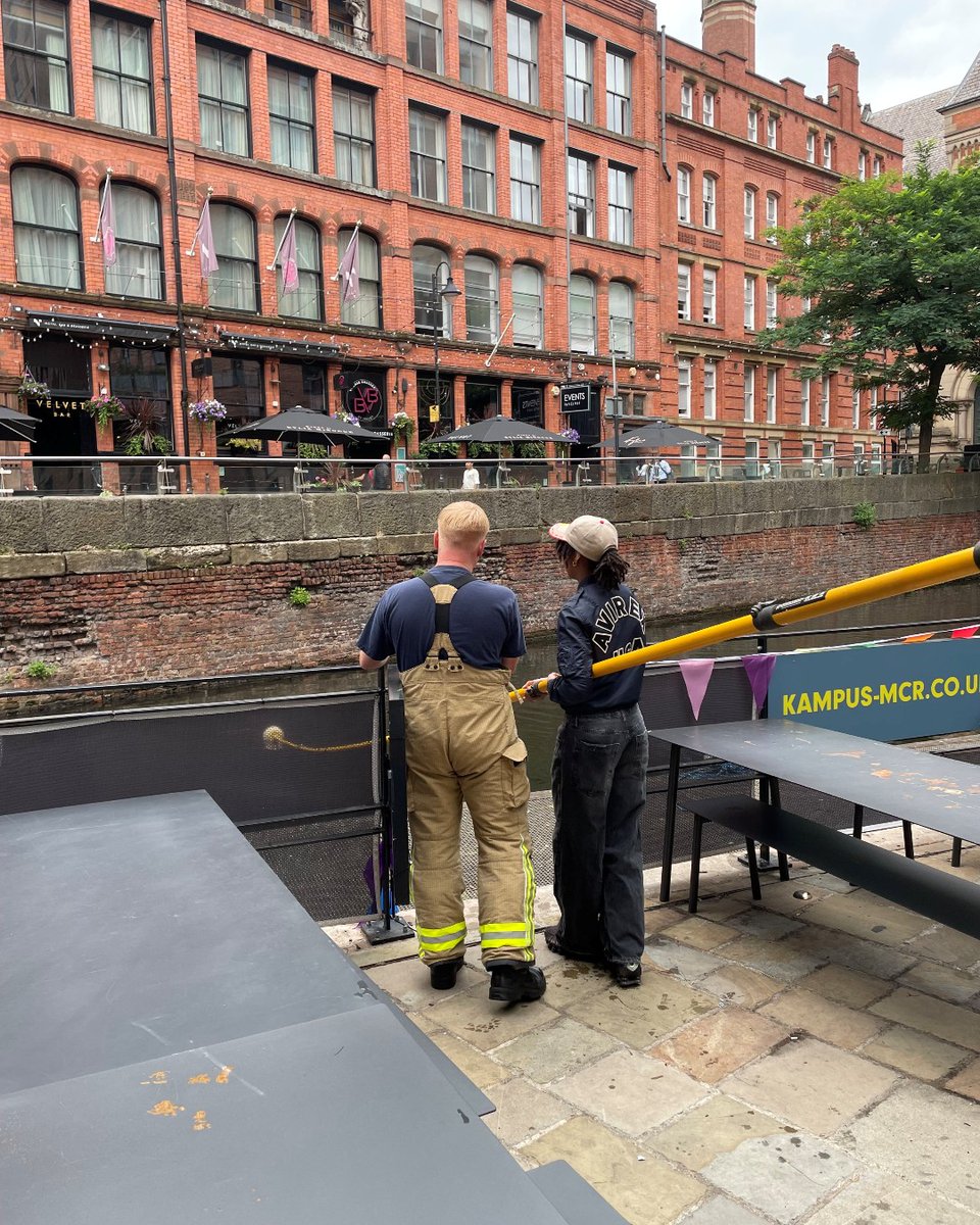 manchesterfire's tweet image. Today we’ve been with partners in Manchester city centre, to share important water safety information with businesses - including what to do if you see someone struggling in the water (call, tell, throw).
The session included training on how to use a reach pole and throwline.