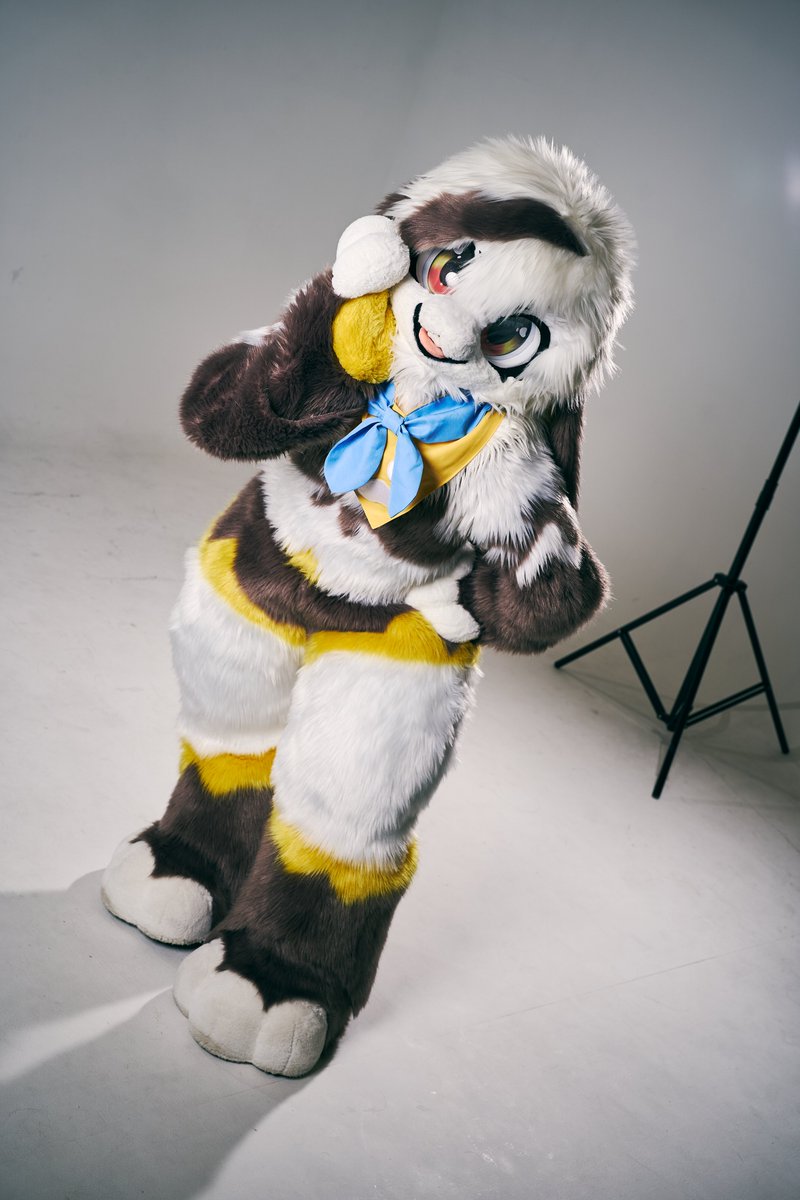 소근소근~

#FursuitFriday #Fursuit #Boreum