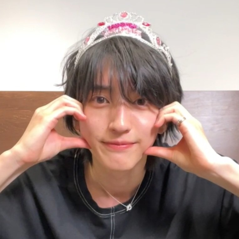 gooksoommmc's tweet photo. 이 라방이 벌써 1년전이라니,,,
밋강아지 23살 생일 너무축하해!!! 그저 건강하고 행복만 해🩷🩷🩷🩷 아 그리고 올해부터는 안전운전하기 추가!ヾ(＠⌒ー⌒＠)ノ https://t.co/k7ft9lyEiL