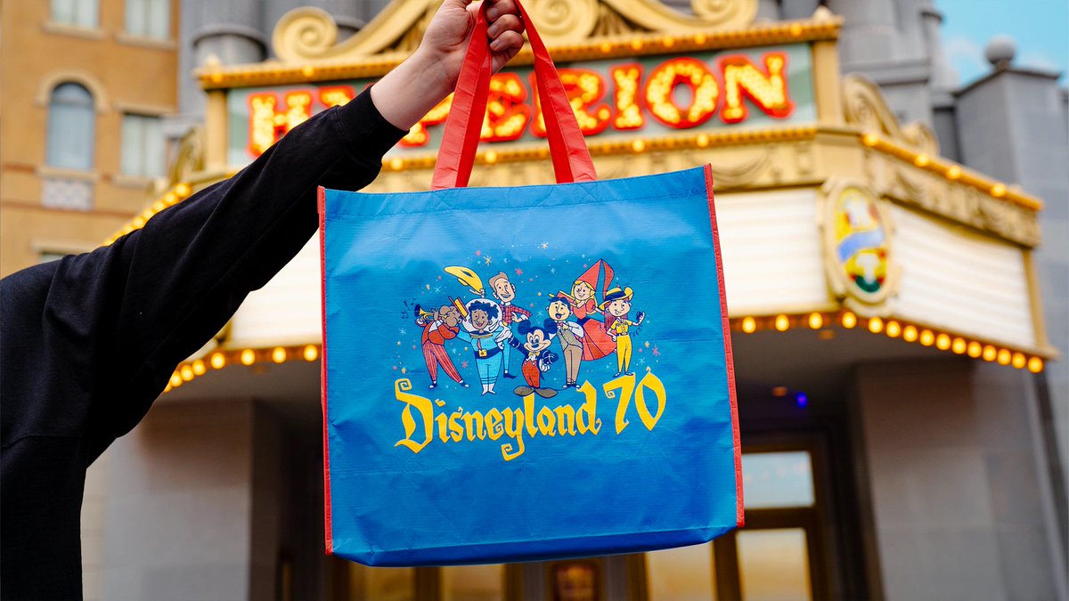 ThemeParkIQ's tweet image. New: Celebrate 70 years of happiness with this tote-ally stylish Magic Key branded bag—available August 13 to August 18, 2025.
Stop by Hyperion Theater Courtyard to pick up and take home your very own, while supplies last.
Where
Disney California Adventure Park
Hyperion…
