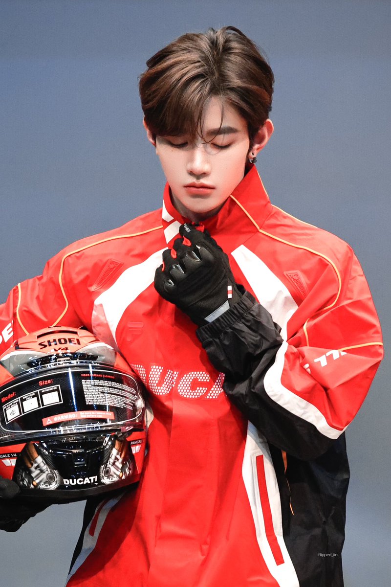 ZHANG HAO WORLD TOP STAR 

#장하오 #ZHANGHAO #章昊 #ジャンハオ
#25GoldenStarsForZhangHao
#여름하늘이_하오로_물든_날
#章昊0725生日快乐