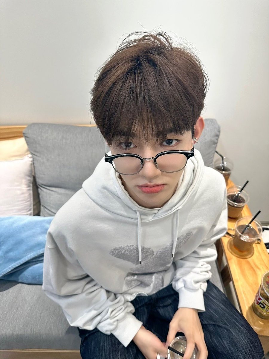 shbphile's tweet image. HAPPY BIRTHDAY MY BABYYYY π
#25GoldenStarsForZhangHao
#μ¬λ¦νλμ΄_νμ€λ‘_λ¬Όλ _λ