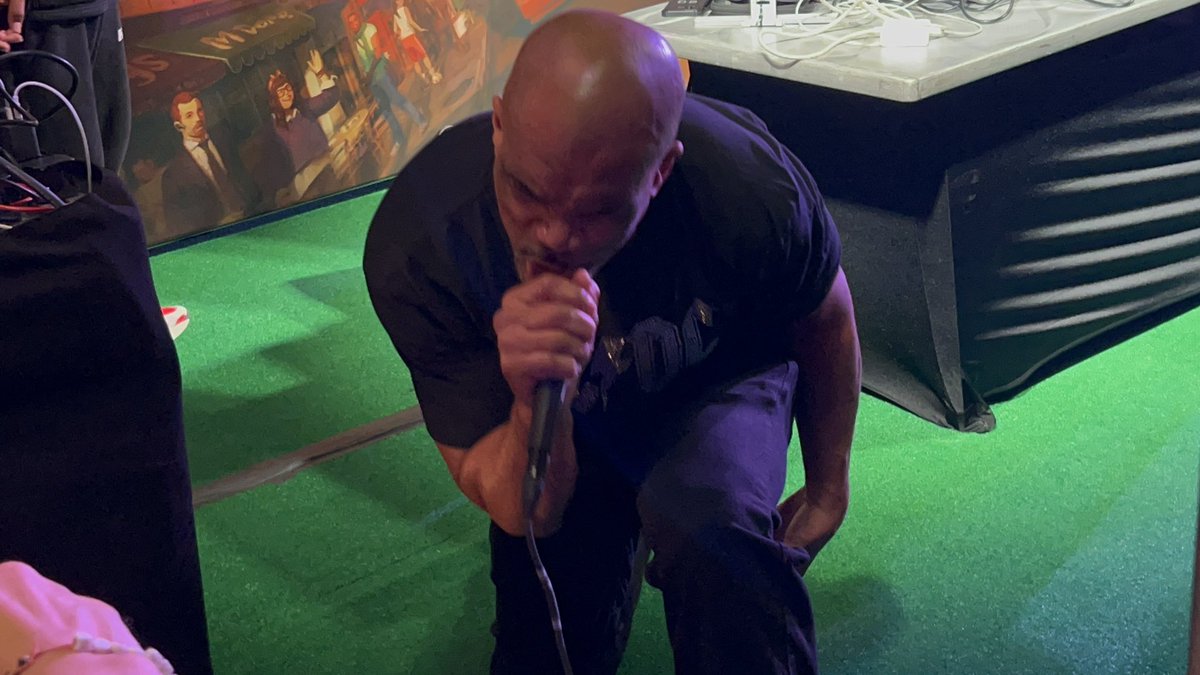 vanourneyjoe's tweet image. Last night we thought we were going to a preview of the new Magic The Gathering/Marvel’s Spider-Man game. We ended up getting a surprise 30-minute concert from Darryl McDaniels (DMC from Run-DMC). Amazing. #SDCC #SDCC2025 #MagicTheGathering #SpiderMan