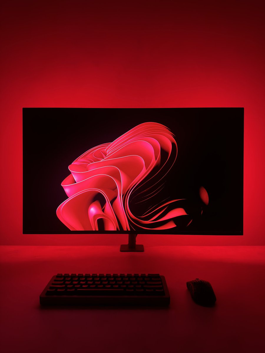 wwoIff's tweet image. whole lotta red🩸#desksetup