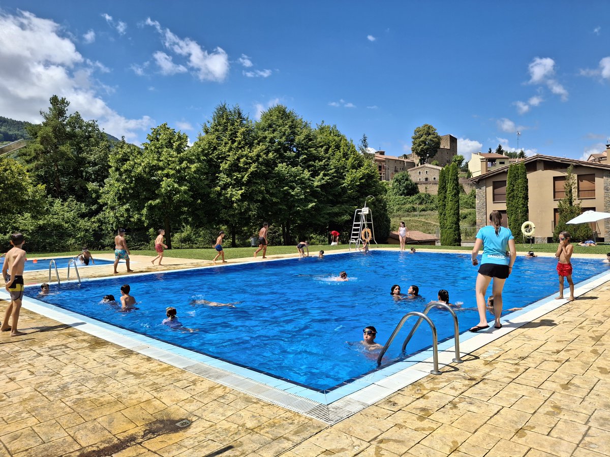 🌞 Demà és l'últim dia dels casals de l'Estiu Actiu a #Ripoll! Ha estat un mes de tallers, jocs, activitats aquàtiques, excursions, sortides, acampada… Amb una mitjana de 140 participants, infants i joves des d'I3 fins a 4t d'ESO.