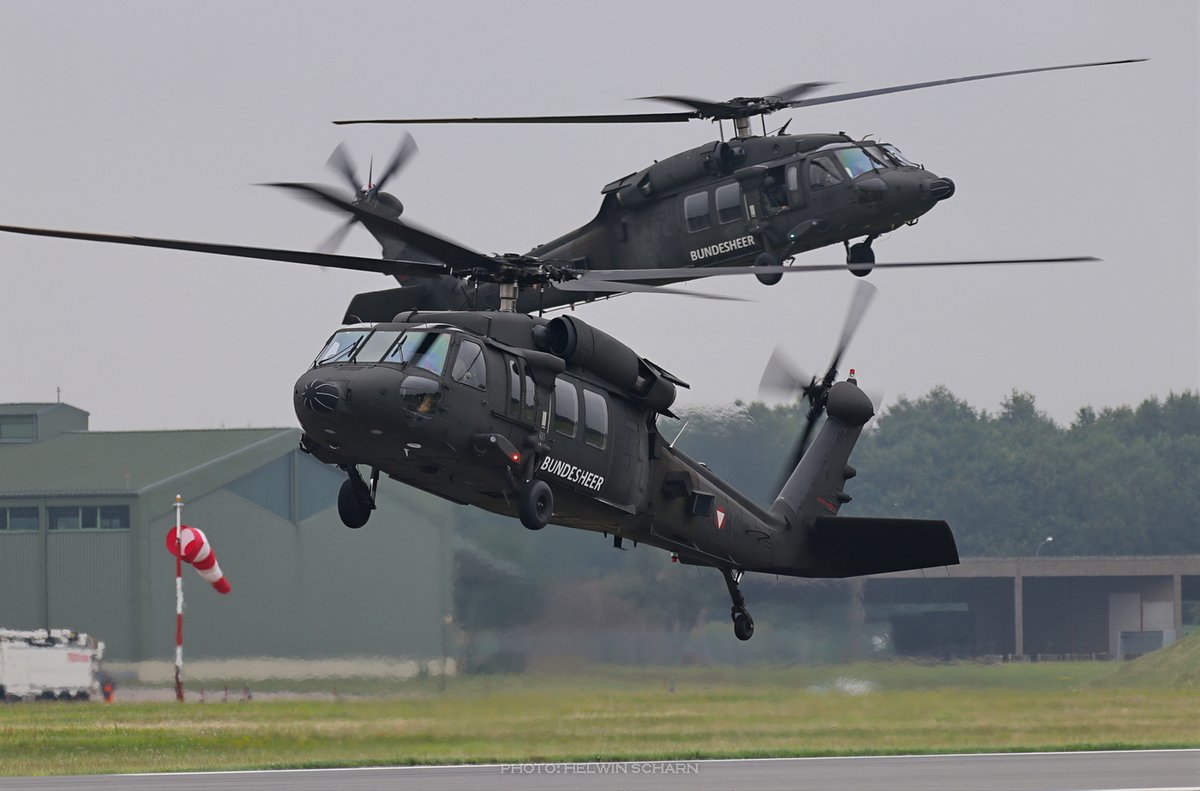 ScharnHelwin's tweet image. Das österr. #Bundesheer übt in dieser Woche mit vier Helos (2x S-70, 2x AB212) in Todendorf/Ostsee und nutzt den Fliegerhorst Hohn als Abstützpunkt. #Hubschrauber @Bundesheerbauer