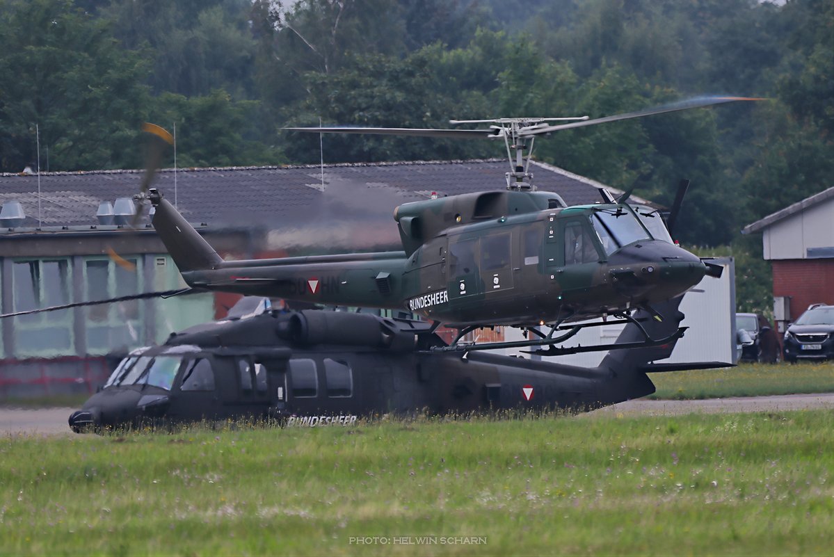 ScharnHelwin's tweet image. Das österr. #Bundesheer übt in dieser Woche mit vier Helos (2x S-70, 2x AB212) in Todendorf/Ostsee und nutzt den Fliegerhorst Hohn als Abstützpunkt. #Hubschrauber @Bundesheerbauer