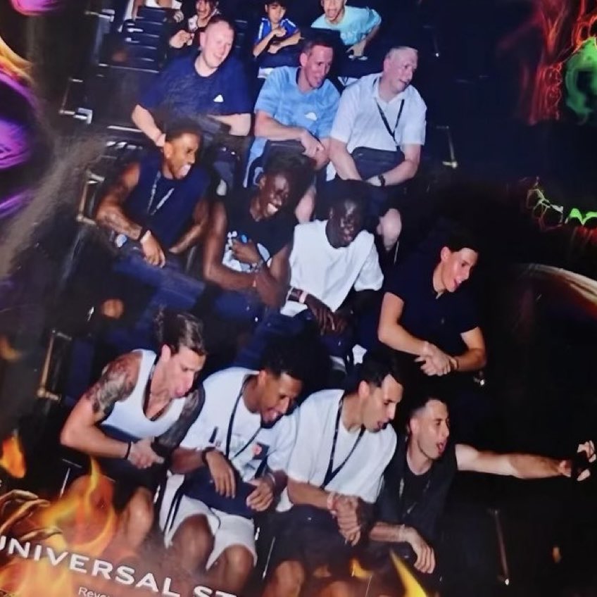 ArsenalN7's tweet image. The Arsenal lads at Universal Studios Singapore