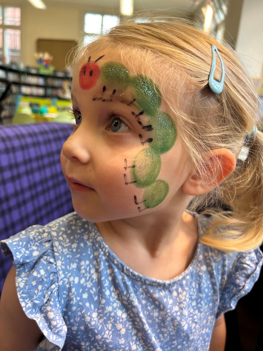 NewbridgeLib's tweet image. We had a very wriggly time at our Very Hungry Caterpillar Toddler Takeover session this morning!
🐛🦋🐛🦋🐛🦋🐛🦋🐛🦋🐛🦋🐛🦋🐛
Parachute, bubbles, messy play, face painting, singing and a story!
@CaerphillyLibs @CaerphillyCBC