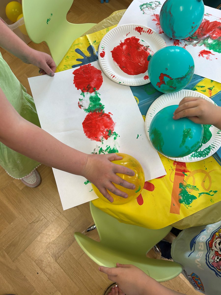 NewbridgeLib's tweet image. We had a very wriggly time at our Very Hungry Caterpillar Toddler Takeover session this morning!
🐛🦋🐛🦋🐛🦋🐛🦋🐛🦋🐛🦋🐛🦋🐛
Parachute, bubbles, messy play, face painting, singing and a story!
@CaerphillyLibs @CaerphillyCBC