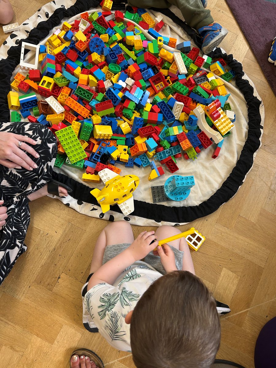 NewbridgeLib's tweet image. We had a very wriggly time at our Very Hungry Caterpillar Toddler Takeover session this morning!
🐛🦋🐛🦋🐛🦋🐛🦋🐛🦋🐛🦋🐛🦋🐛
Parachute, bubbles, messy play, face painting, singing and a story!
@CaerphillyLibs @CaerphillyCBC