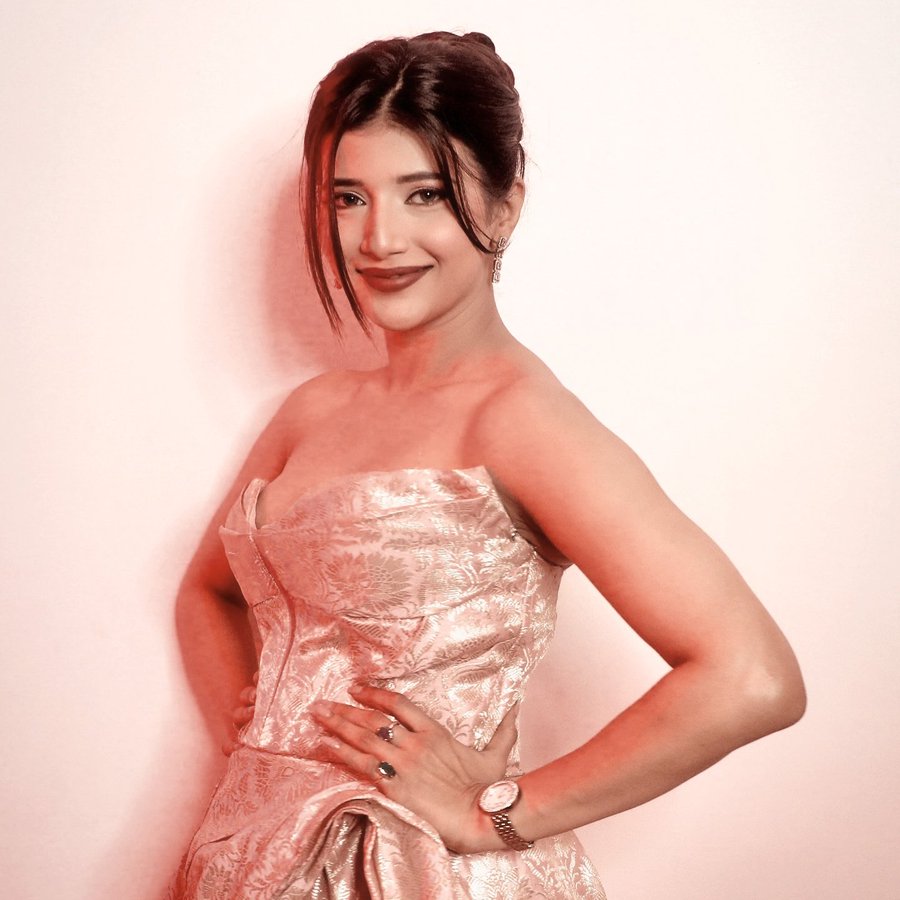 Honestopiinion's tweet image. Way everyone around her is hyping this look, this look was really hot❤️🔥
THE RISING STAR SAMRIDHII
#samridhiishukla #abhirasharma