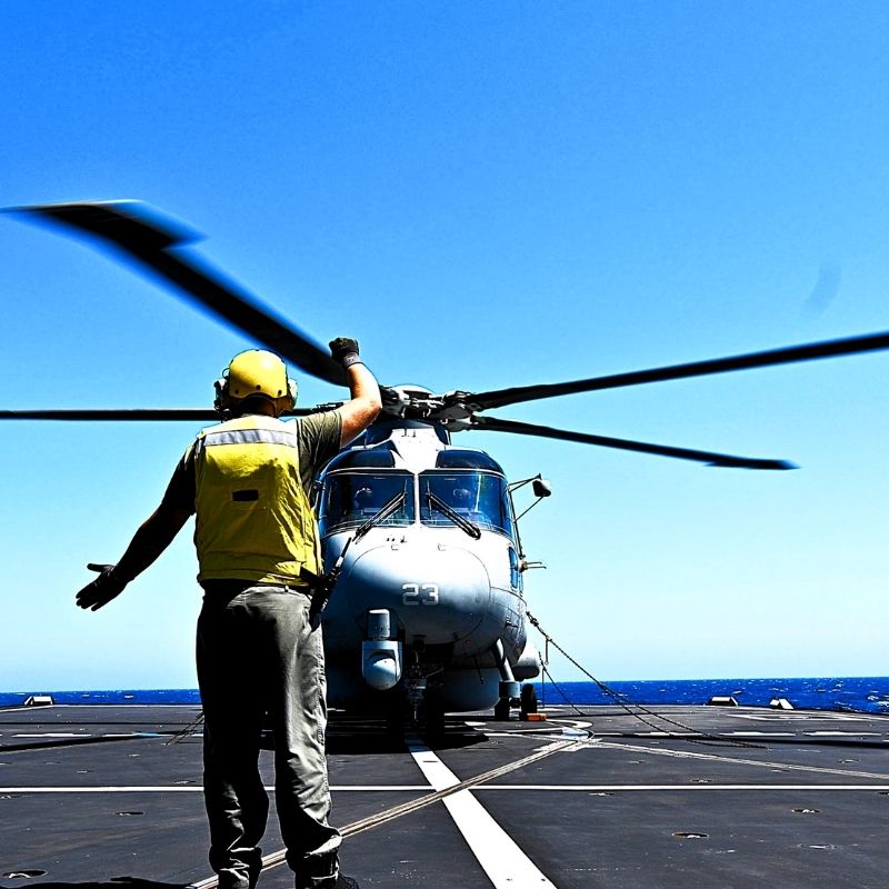 OTAN_FR's tweet image. Bienvenue à bord 🚢
En mer Méditerranée, cet équipage italien 🇮🇹 travaille jour et nuit pour que son navire reste prêt à faire face à toute situation d’urgence.