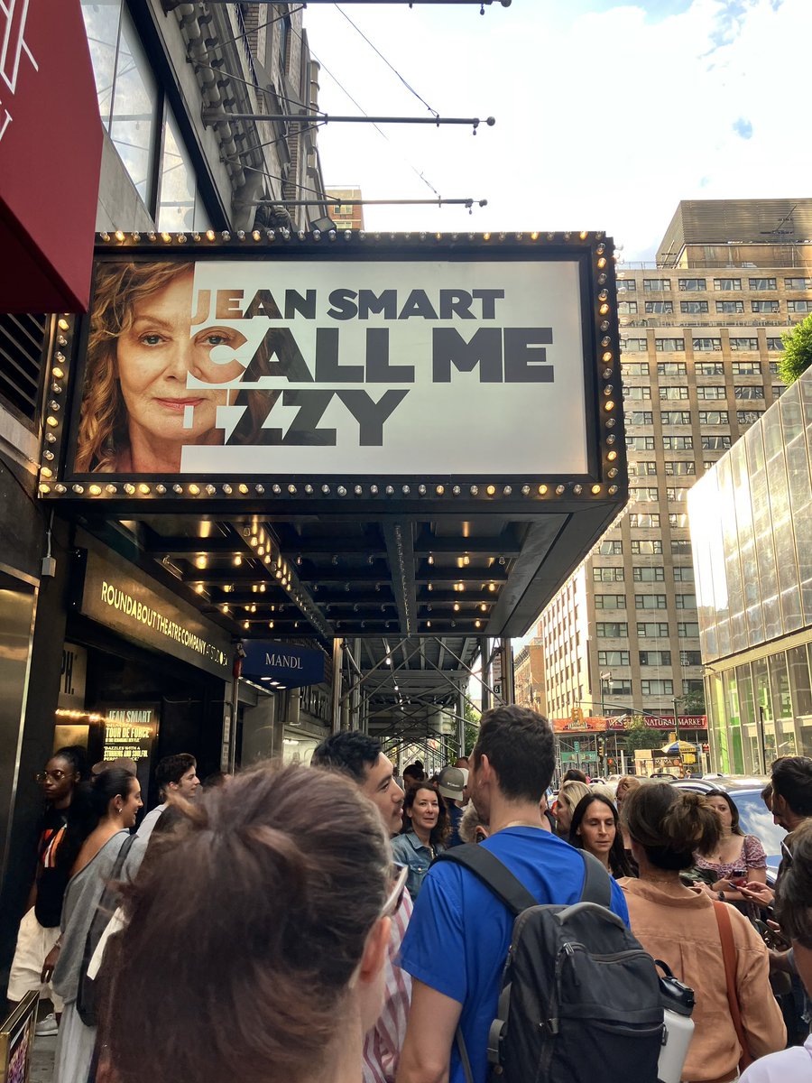 Kayhaitchdav's tweet photo. The sweetest, the greatest, the best. #callmeizzy was phenomenal 🤩🤩 meeting Jean a dream come true! #jeansmart https://t.co/6cTJzNTCpK