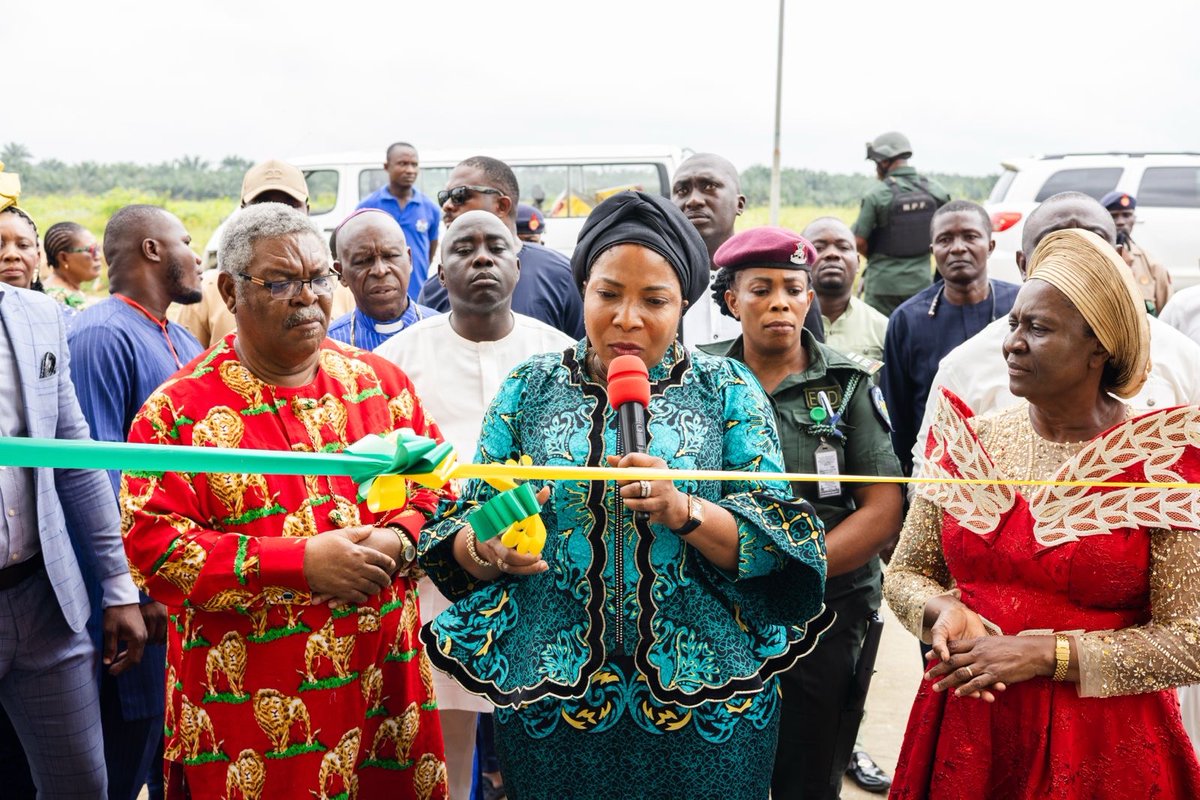 PriscillaOtti's tweet image. Yesterday, I had the privilege of celebrating a remarkable milestone - the 40th marriage anniversary of Rev. Prof. Mosy Madugba and Rev. Dr. (Mrs) Madugba, founders of Ministers Prayer Network Int’l. This joyous occasion coincided with the impactful MPN Apostolic Women…