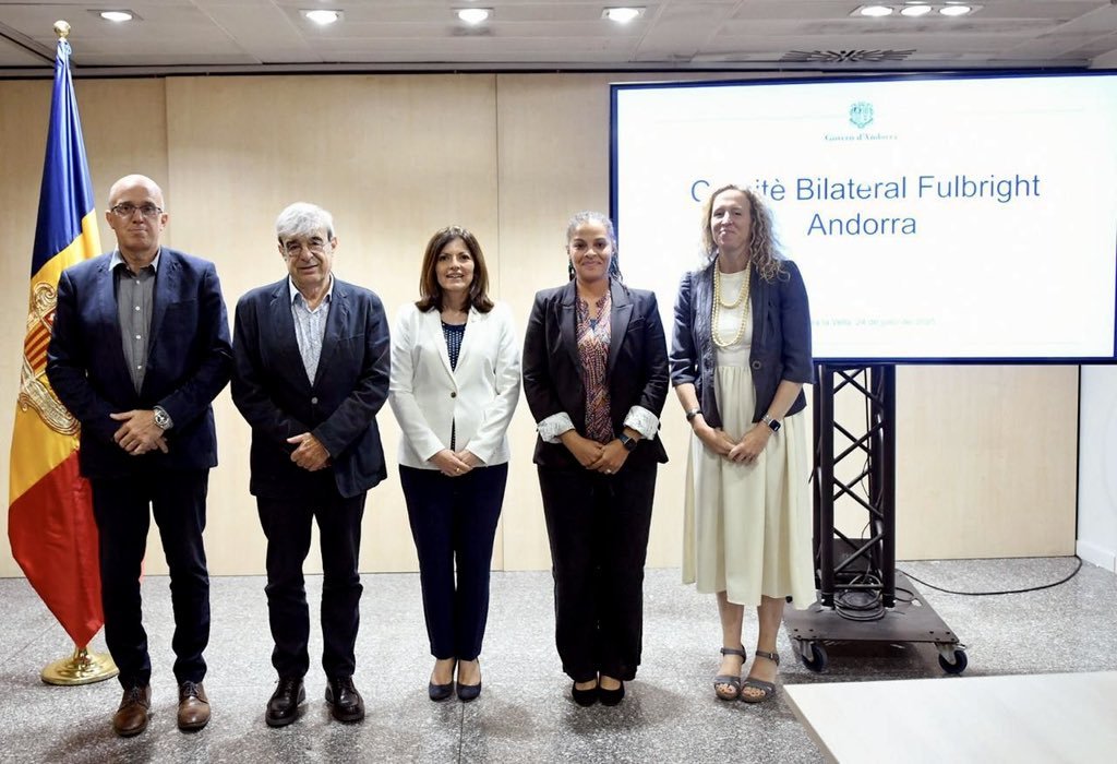 USembassyMadrid's tweet image. 🇺🇸🇦🇩 Hoy hemos celebrado la reunión anual del Comité Bilateral Fulbright Andorra, coincidiendo con el 25 aniversario del programa en el Principado. Gracias a esta prestigiosa beca, 21 andorranos han estudiado el posgrado en EE.UU. y cerca de 100 estadounidenses han enseñado…