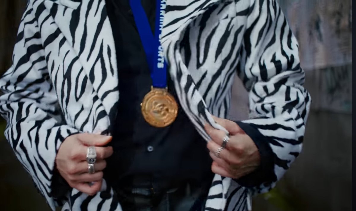 no ones looking at the damn cheetah print fur coat