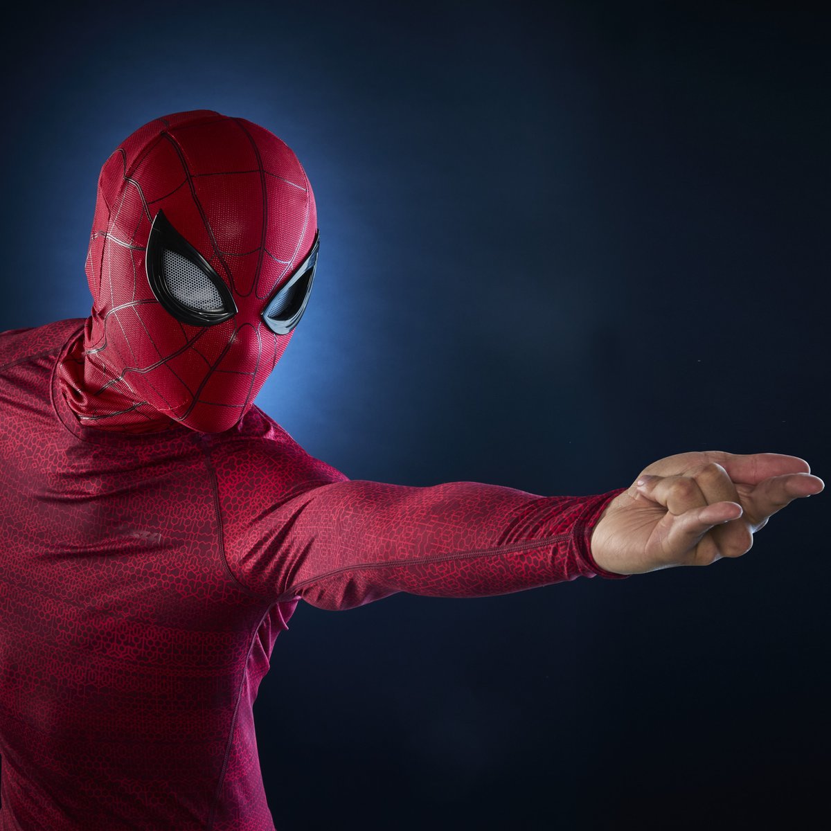 zavvi's tweet image. Just launched at #SDCC, Hasbro&apos;s 1:1 scale electronic replica of Spider-Man&apos;s mask from 2017&apos;s Homecoming!

Anyone can wear the mask and feel like a superhero. Pre-order on our site now &amp;gt;&amp;gt;&amp;gt; zavvi.com/merch/hasbro-m…