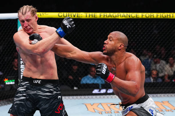 Brian_Rose33's tweet image. I just rewatched Ciryl Gane vs Alexander Volkov 2
Oh my god
It wasn't a robbery. Gane won rounds 1 and 2 based on effective striking, control time, and submission attempts.