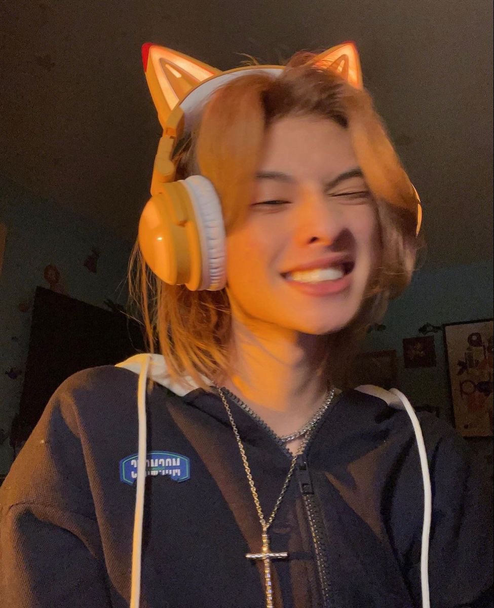 WS0LACE's tweet image. Obrigado por existir. Obrigado por viver. Sei que pode tá tudo uma bagunça, que não é fácil entender e se ajustar e eu odeio que você tenha que passar por isso, mas não posso evitar de ser egoísta agora e dizer que eu sou extremamente grato por poder te ter de volta. Eu te amo.