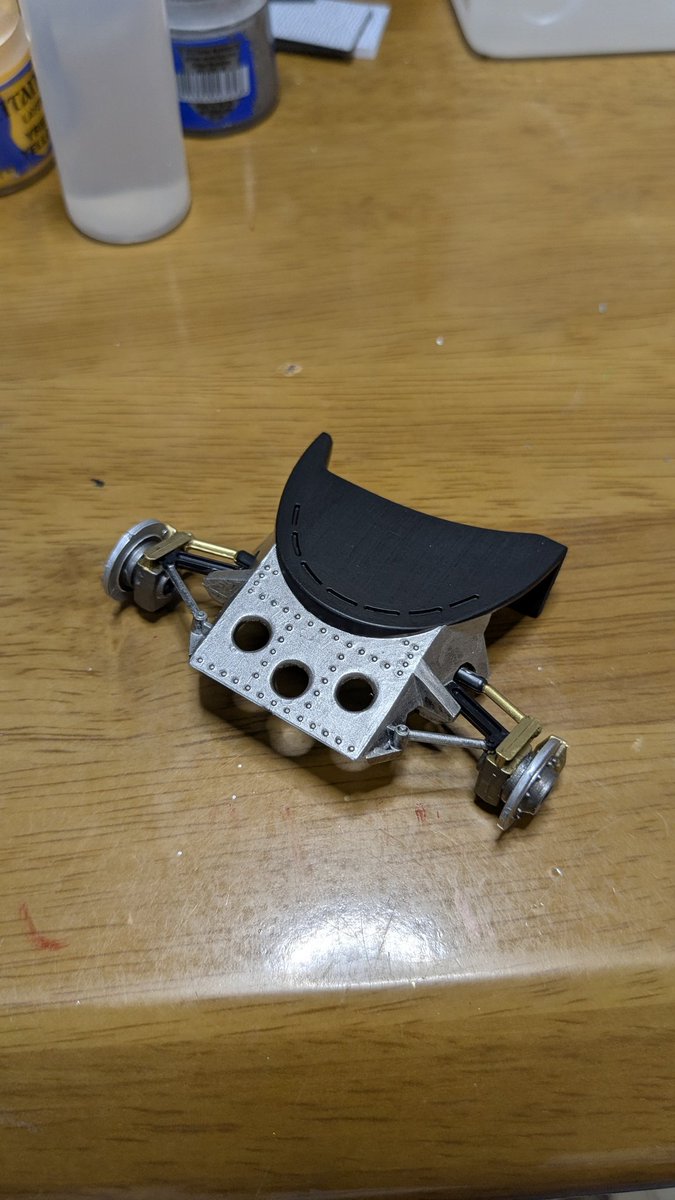 今日はブラックとシルバーが塗れただけ(^^)お休みなさい