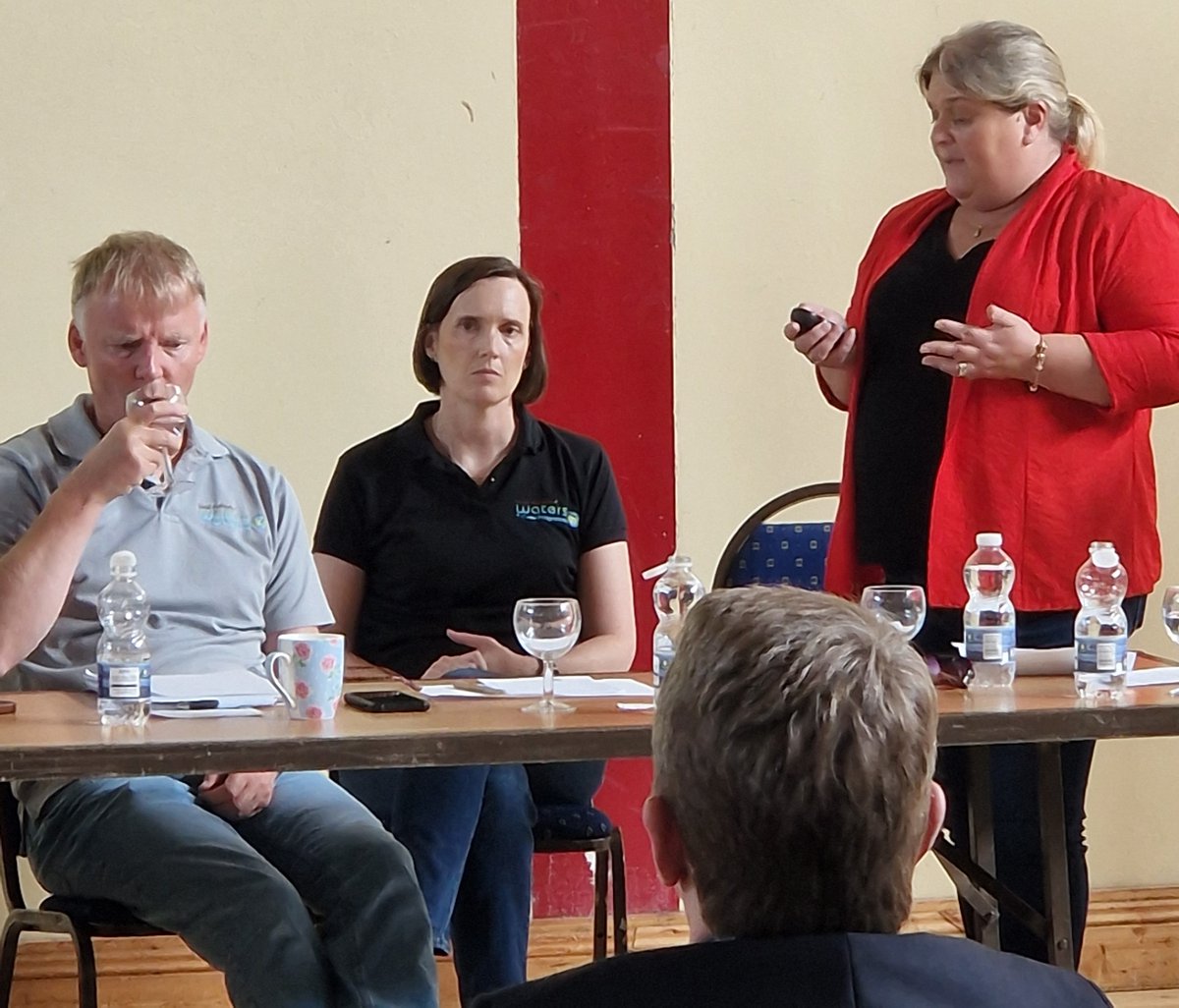 WatersProgramme's tweet image. 📸 Photos from a meeting with farmers in Tipperary today at which Minister Martin Heydon from @agriculture_ie spoke about water quality and other farming matters.
There were also great contributions from LAWPRO’s Fran Igoe and Ruth Hennessy as well as @teagasc's Claire Mooney.👏