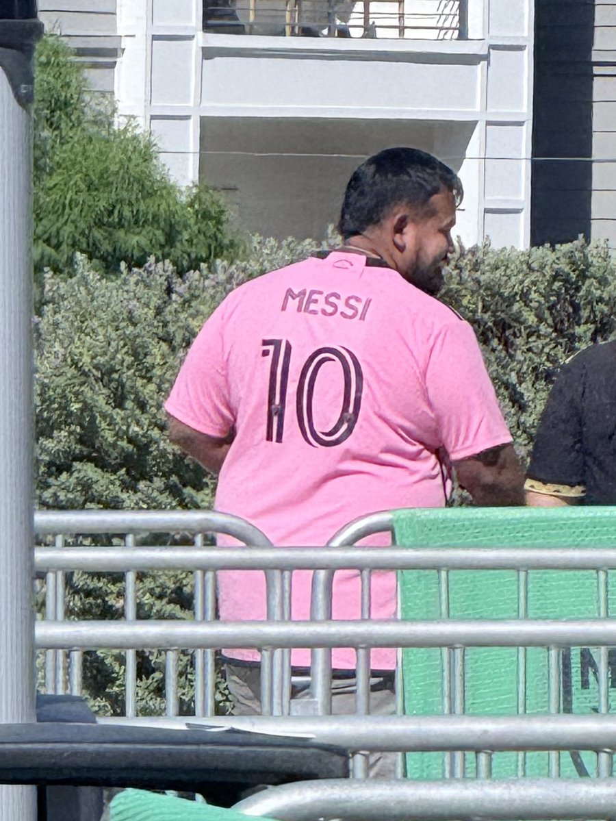 alonso_inca's tweet image. Even though #Messi wasn’t on the pitch for the #MLSAllStarGame2025, his presence was felt in the stands — hundreds of fans showed up rocking the #InterMiamiCF jersey with the iconic number 10 on their backs. 👕🔥 #GOAT #MLSAllStar
