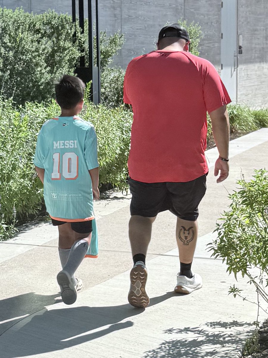 alonso_inca's tweet image. Even though #Messi wasn’t on the pitch for the #MLSAllStarGame2025, his presence was felt in the stands — hundreds of fans showed up rocking the #InterMiamiCF jersey with the iconic number 10 on their backs. 👕🔥 #GOAT #MLSAllStar