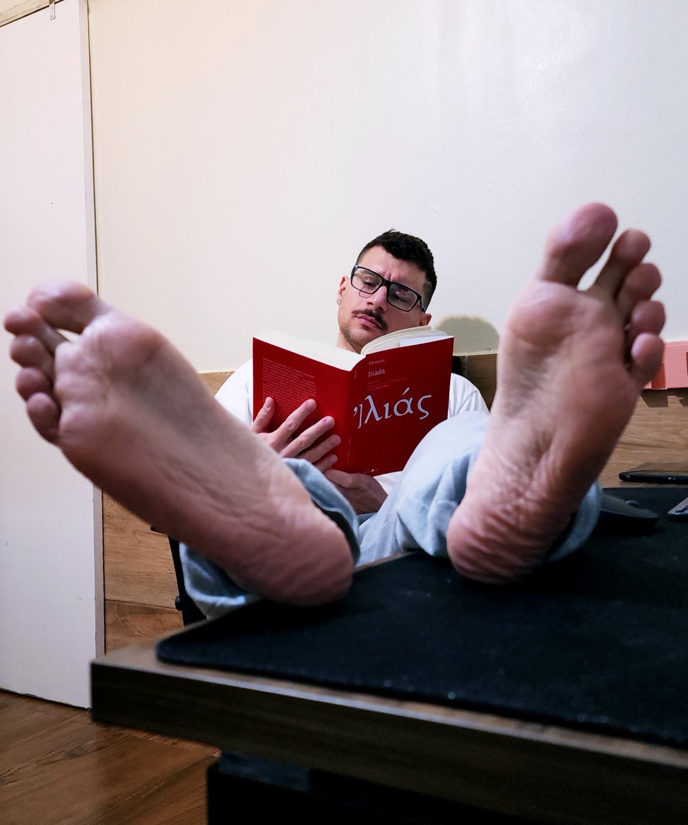 Master Bruisie (@masterbruisie) on Twitter photo Be quiet, I'm reading 😊 Be quiet, I'm reading 😊