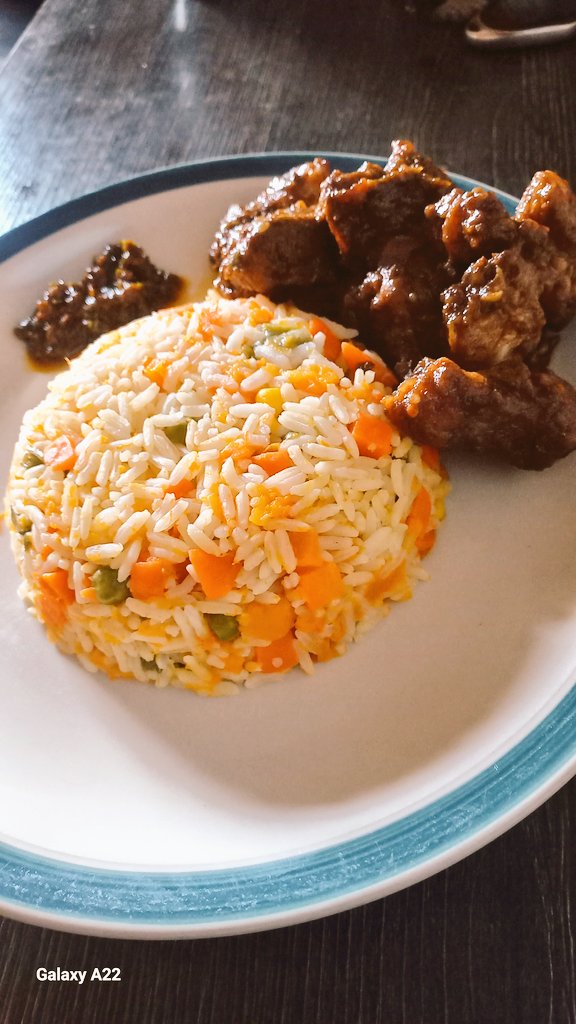 Bash_Shabs82's tweet image. Mixed veggies with rice,butternut, and beef 🥩 Durban curry. Supper 🍽 is served.