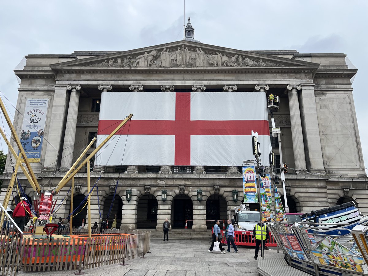 MyNottingham's tweet image. Our 60ft St George’s flag has gone up on the Council House today ahead of the @Lionesses #WEURO2025 Final match on Sunday!

Big thanks to @johnewrights for sponsoring the installation of the flag, which we believe is the largest in the country!