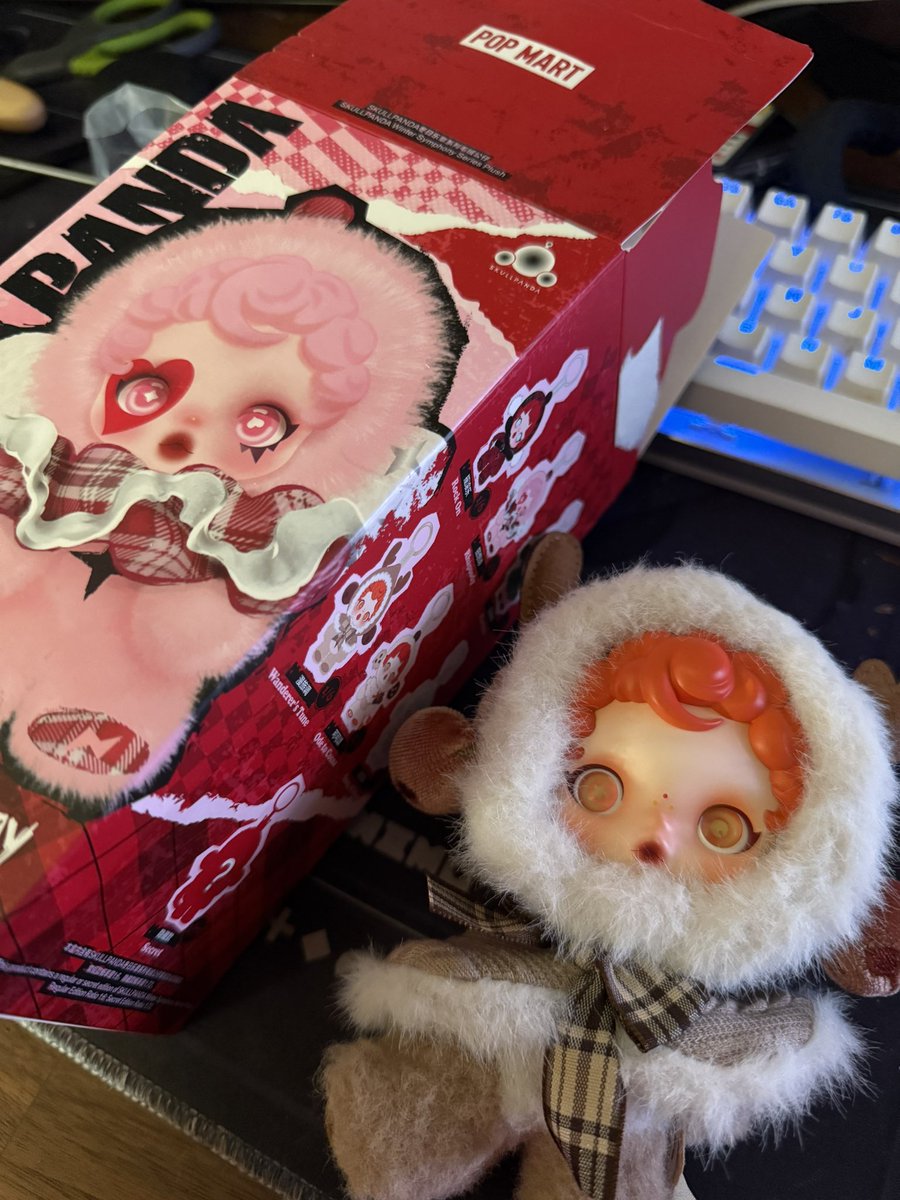 GeechiisArtwork's tweet image. Kyaa mein skullpanda kam an und genau den , den ich haben wollte 😍😍😍