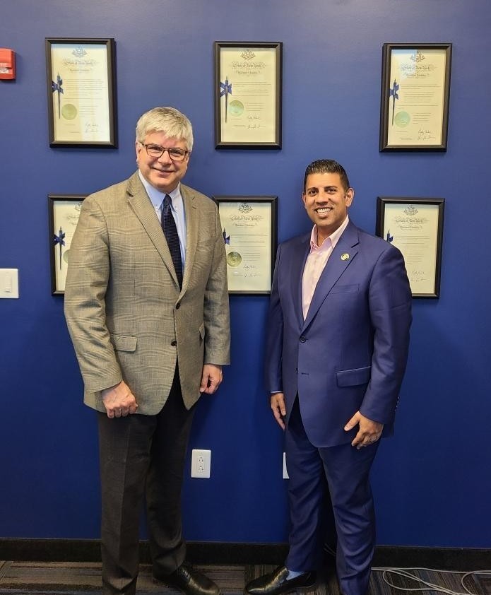 RIT_GovComm's tweet image. Thank you to @SenatorCooney for making time for a visit from @RIT_GovComm and @RITPresident. We were thrilled to introduce you to Bill Sanders, our 11th RIT President, and look forward to many opportunities to work together.