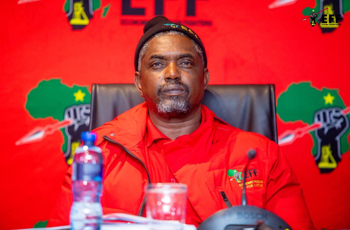 ThabaKoena's tweet image. DP do you want to say something 😀😀 Tinyiko said he was denied an opportunity to speak when he DP.