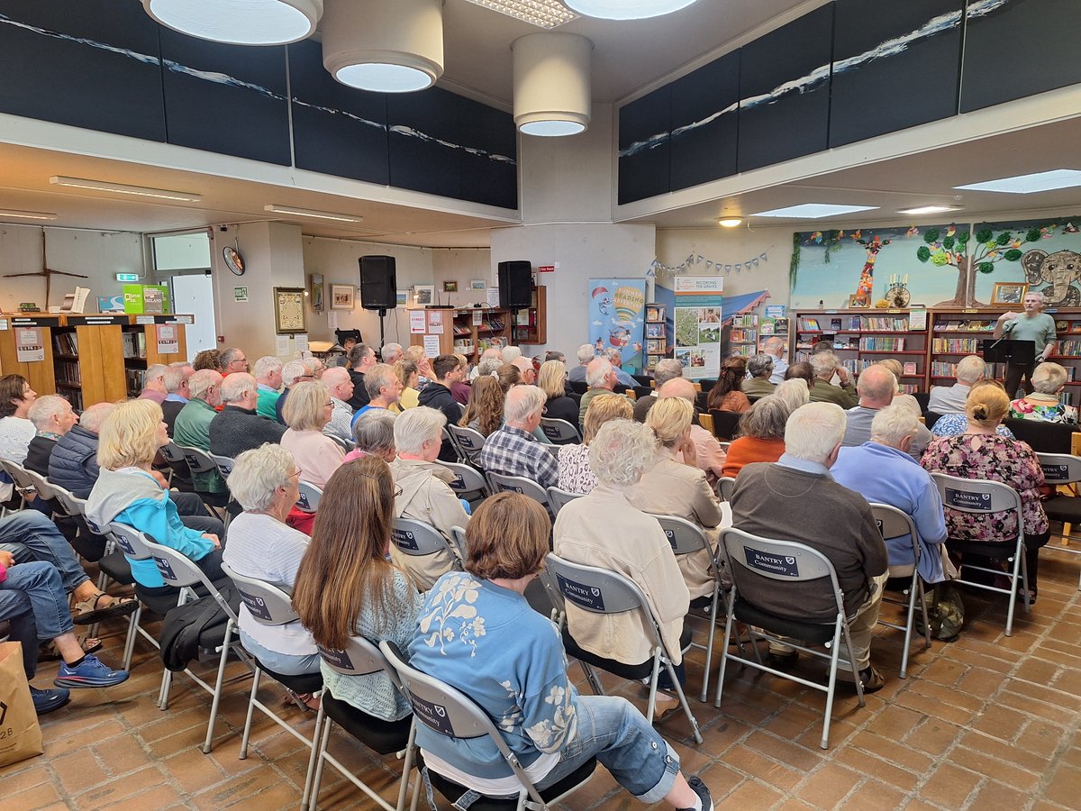 corkcolibrary's tweet image. Australian Anthropologist Chris Eipper delivers a lecture in #Bantrylibrary last evening, 50 years after spending an extended period living in the community at the peak of Gulf Oil in Bantry.
#whatlibrariesdo